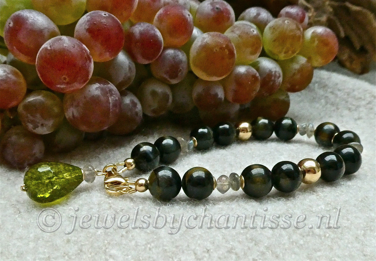 Gold Filled Armband met Valkenoog en Olijfkristal