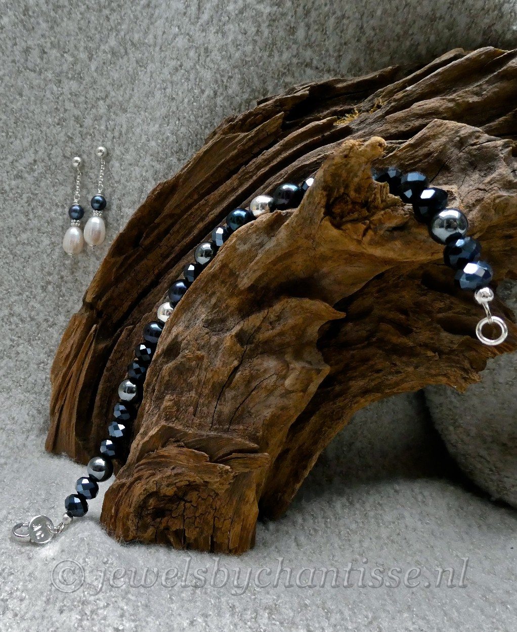 Kristalarmband met Hematiet en Zwarte parels 5 Kristalarmband met Hematiet en Zwarte parels