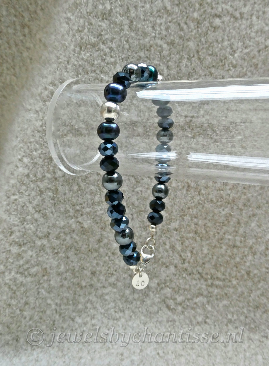 Kristalarmband met Hematiet en Zwarte parels 3 Kristalarmband met Hematiet en Zwarte parels