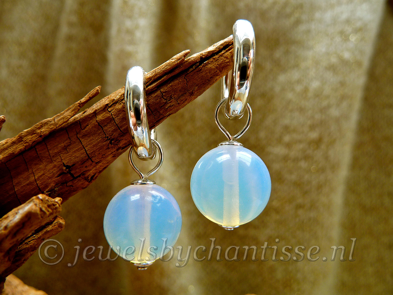 Zilveren Creolen met Opaliet