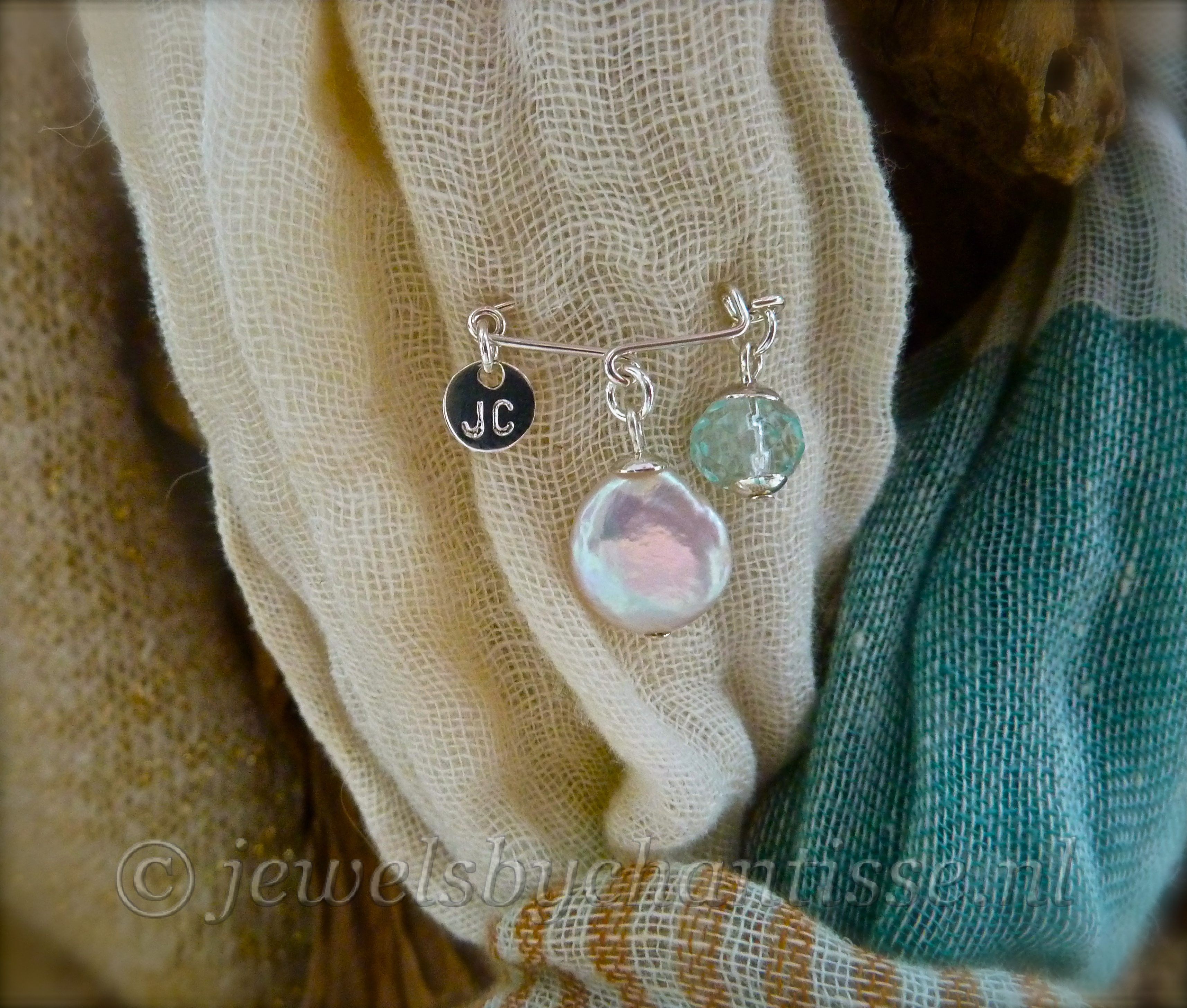 Zilveren Speld met Muntparel 2 Zilveren Speld met Muntparel