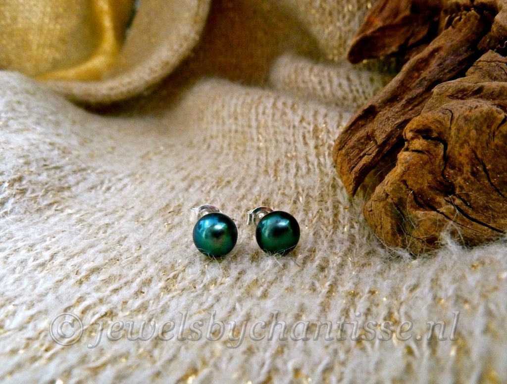 Zwarte Pareloorbellen met Barokparels 4 Zwarte Pareloorbellen met Barokparels