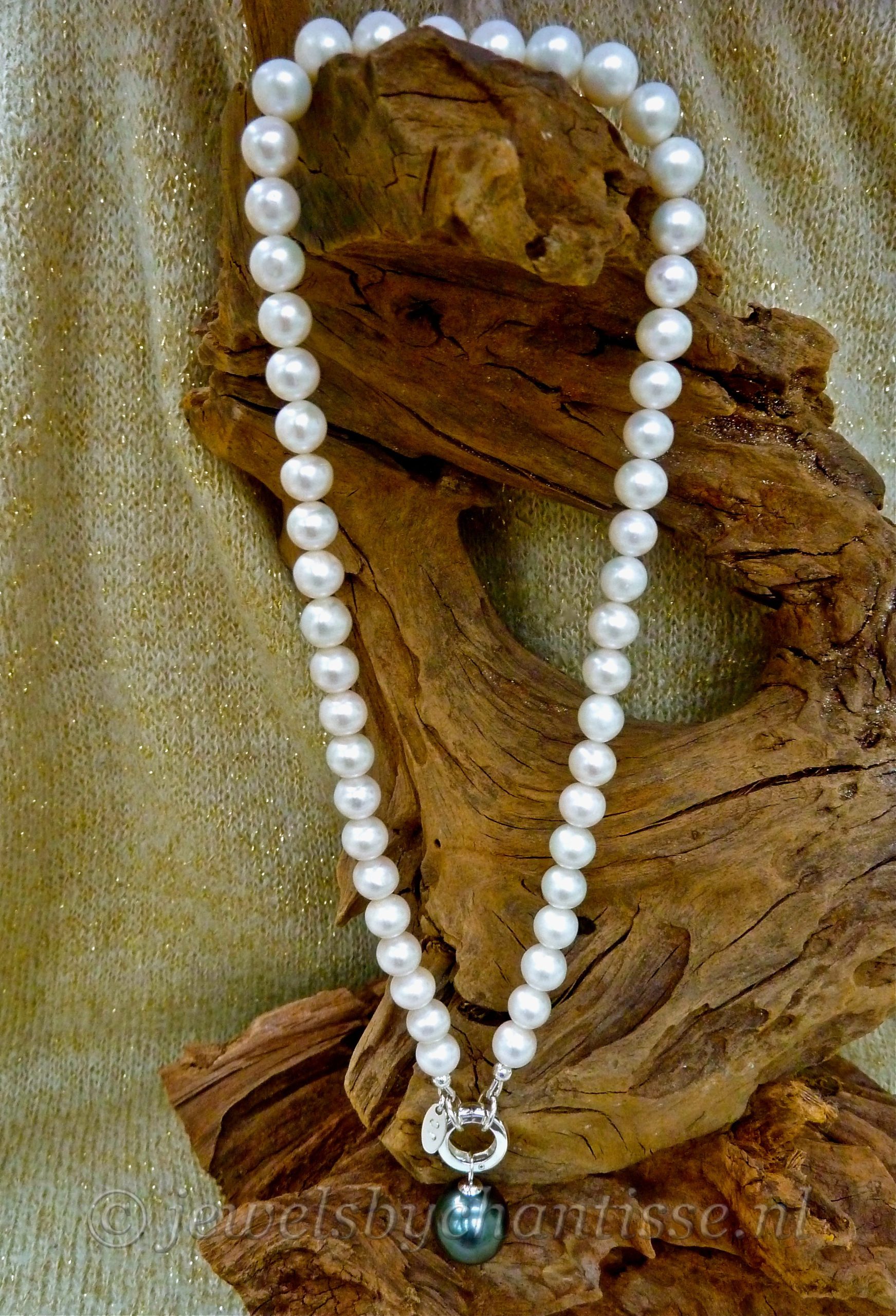Parelcollier met Grote Grijze Seashell Parel