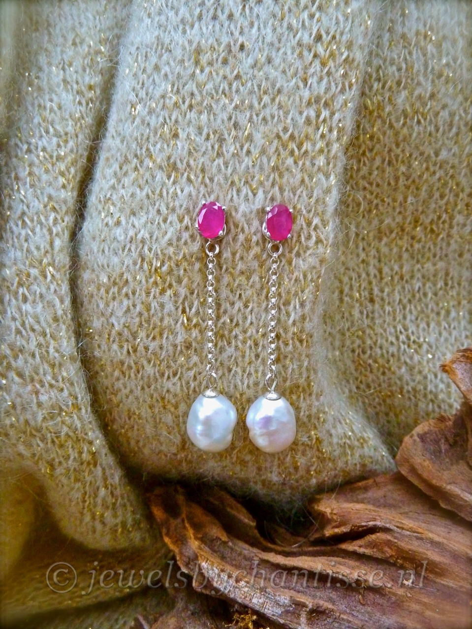 Zilveren Robijnen Oorstekers met Barokparels 3 Zilveren Robijnen Oorstekers met Barokparels