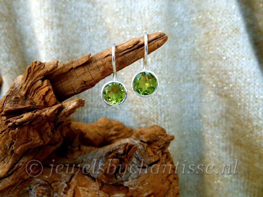 Zilveren Oorbellen met Peridoot