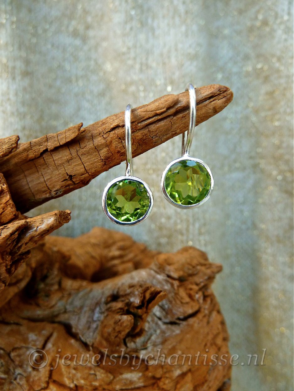 Zilveren Oorbellen met Peridoot