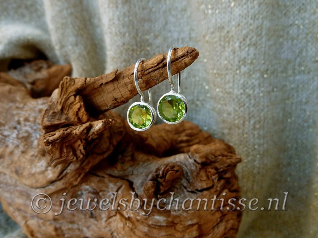 Zilveren Oorbellen met Peridoot