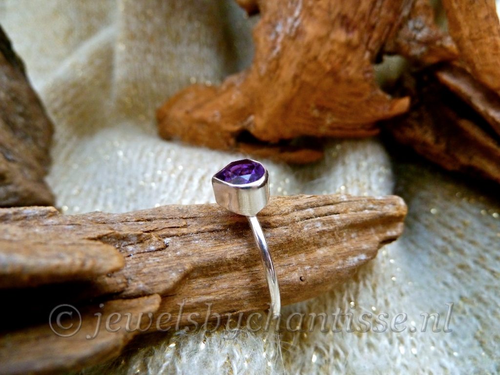 Zilveren ring met Amethist 2 Zilveren ring met Amethist