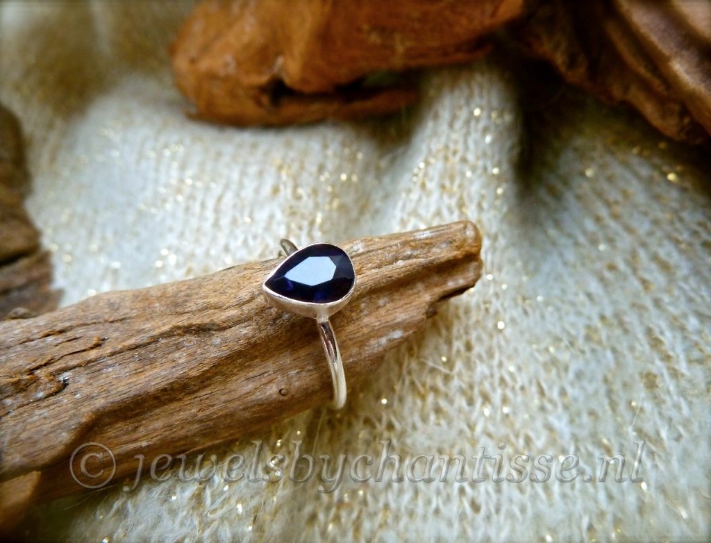 Zilveren ring met Ioliet