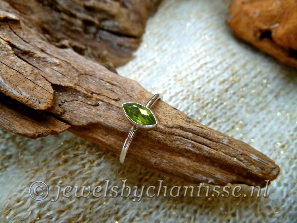 Zilveren Ring met Peridoot