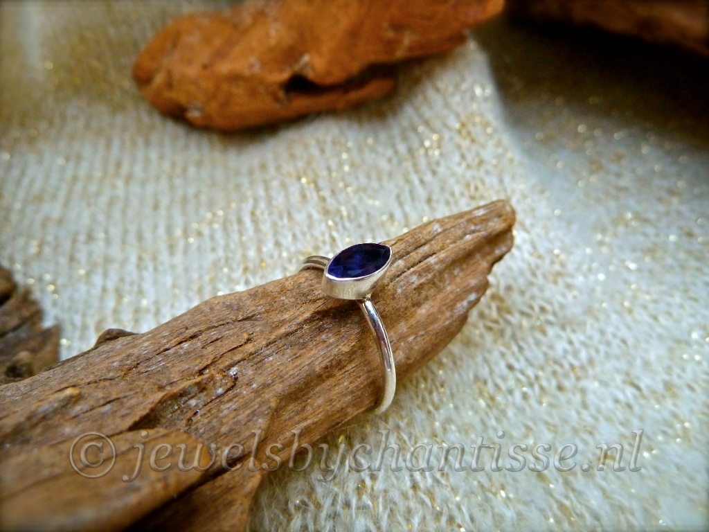 Zilveren Ring met Ioliet