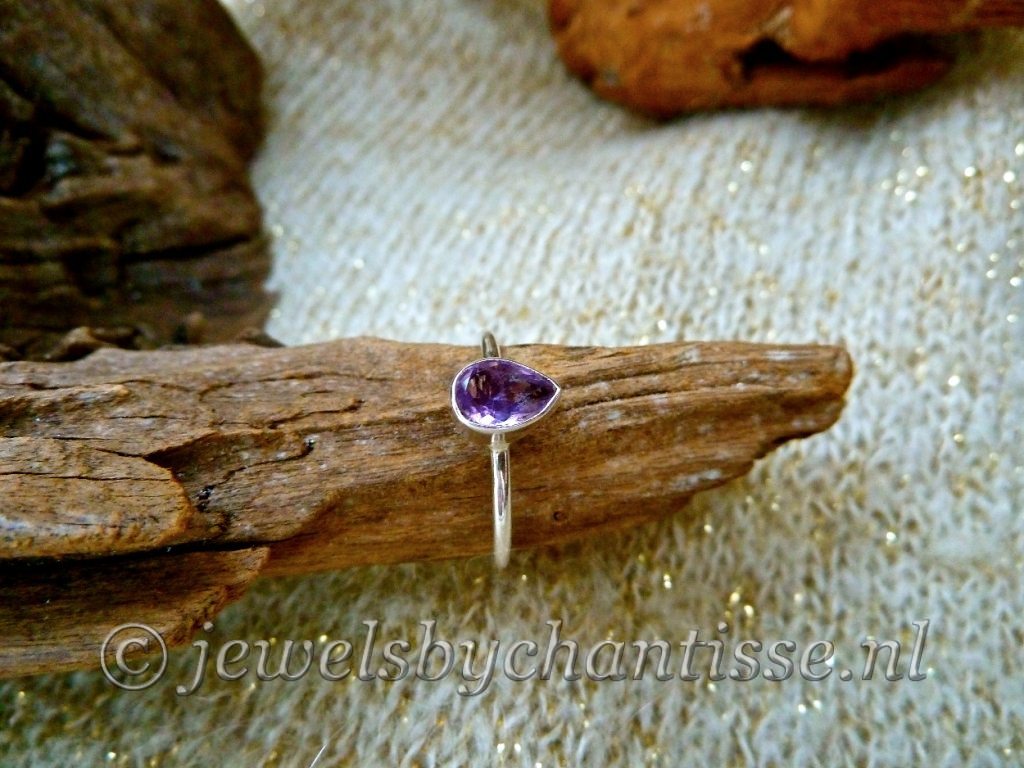 Zilveren ring met Amethist