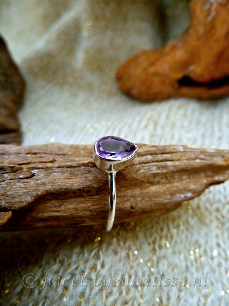 Zilveren ring met Amethist