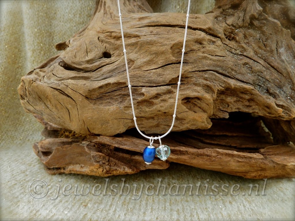 Zilveren Kettinkje met Pareltje en Klein Kristal