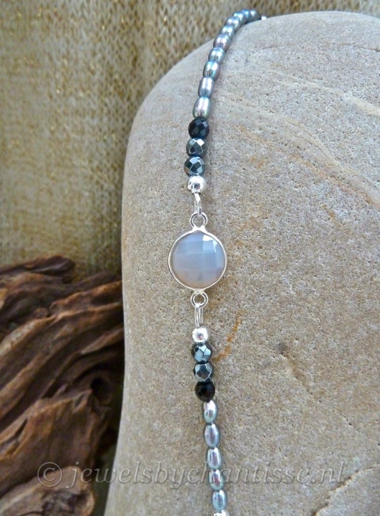 Lange Grijze Parelketting 4 Lange Grijze Parelketting