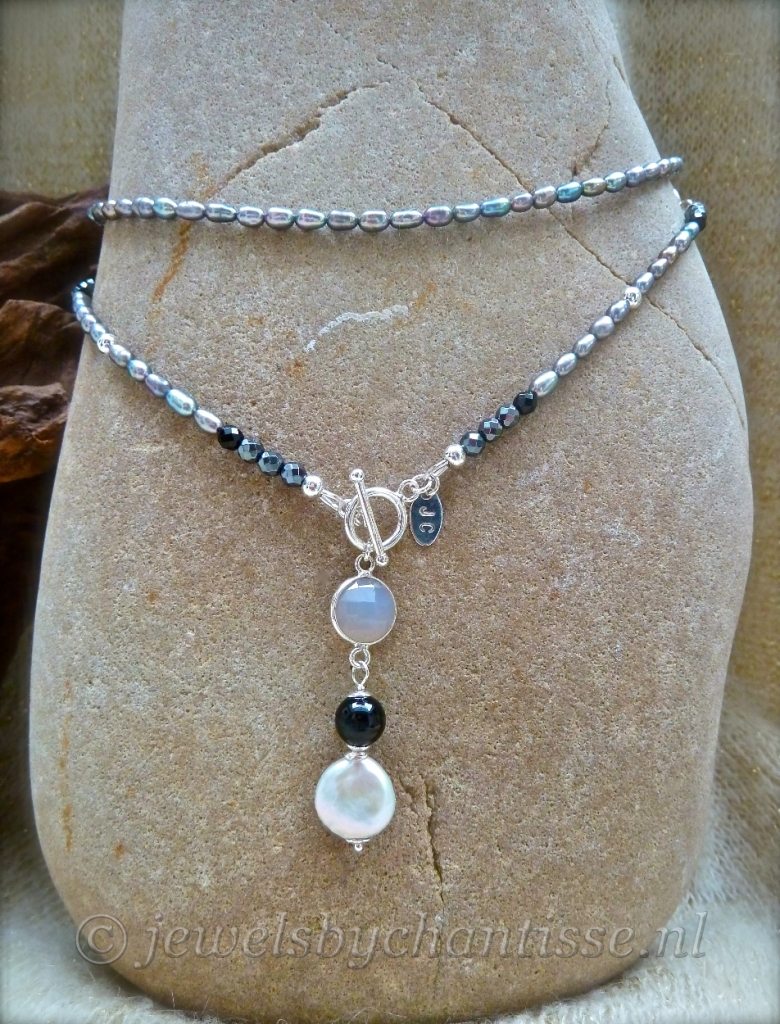 Lange Grijze Parelketting 2 Lange Grijze Parelketting