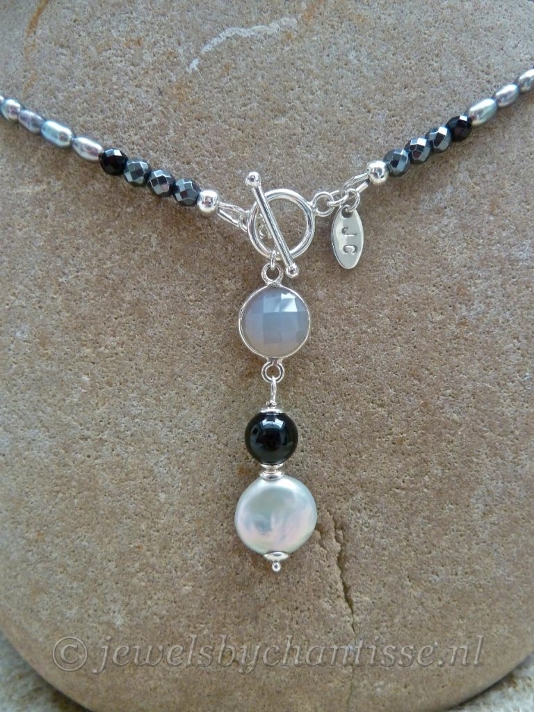 Lange Grijze Parelketting 3 Lange Grijze Parelketting