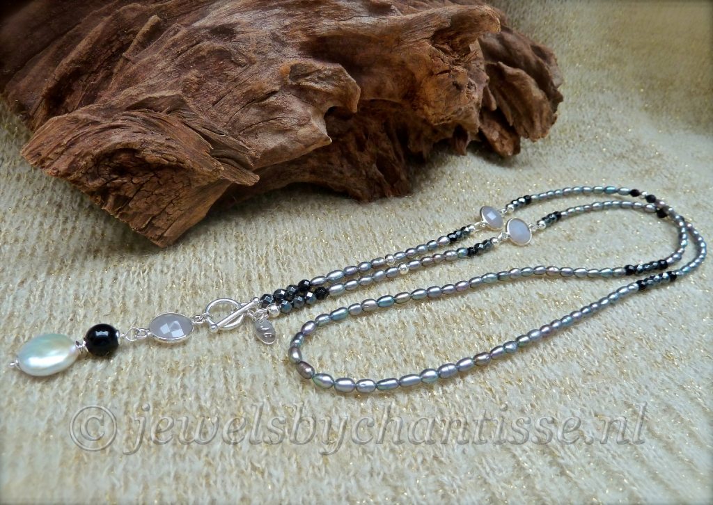 Lange Grijze Parelketting 5 Lange Grijze Parelketting