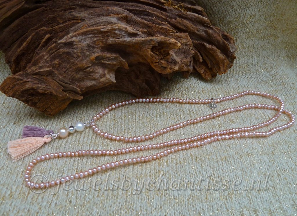 Lange Parelketting met Kwastjes 4 Lange Parelketting met Kwastjes