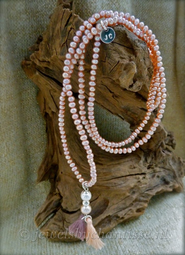 Lange Parelketting met Kwastjes 3 Lange Parelketting met Kwastjes