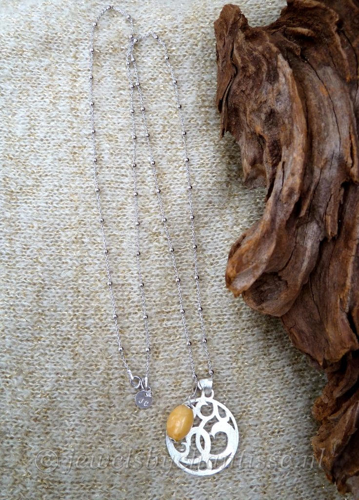 Bolletjesketting met Gesmeed Ornament