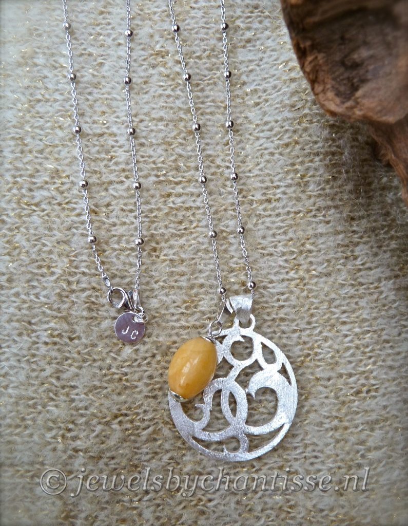 Bolletjesketting met Gesmeed Ornament