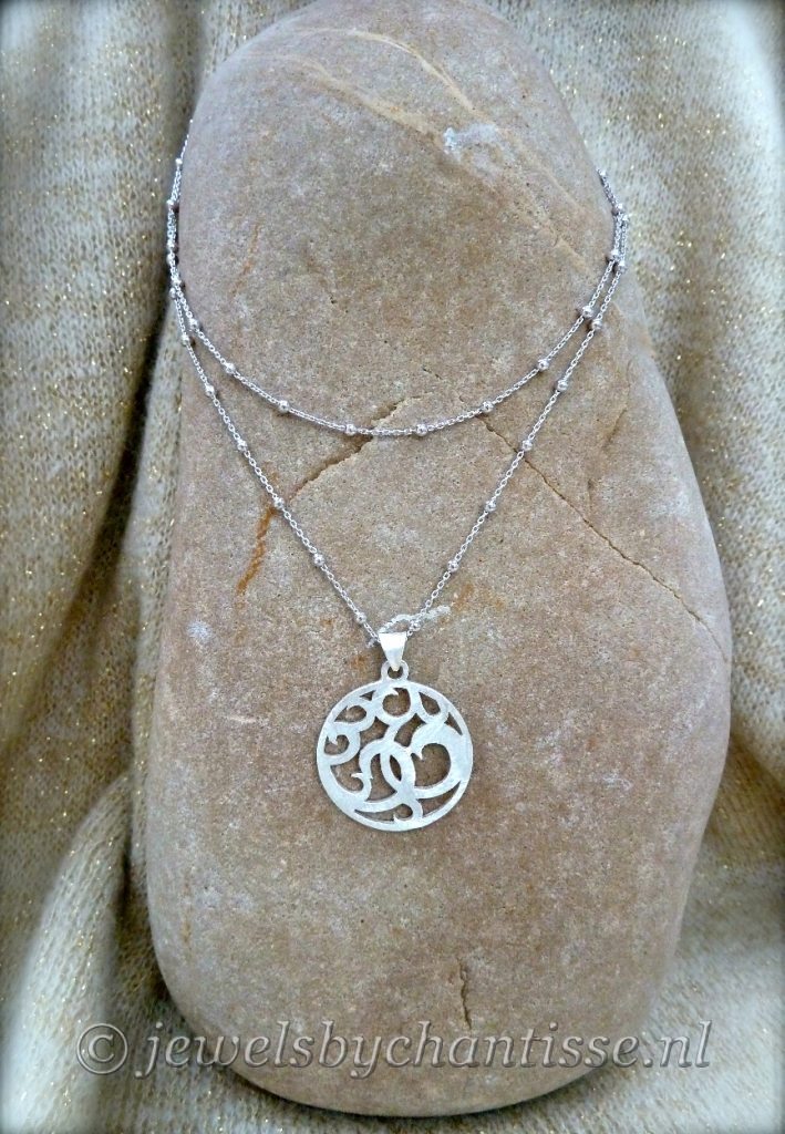 Bolletjesketting met Gesmeed Ornament