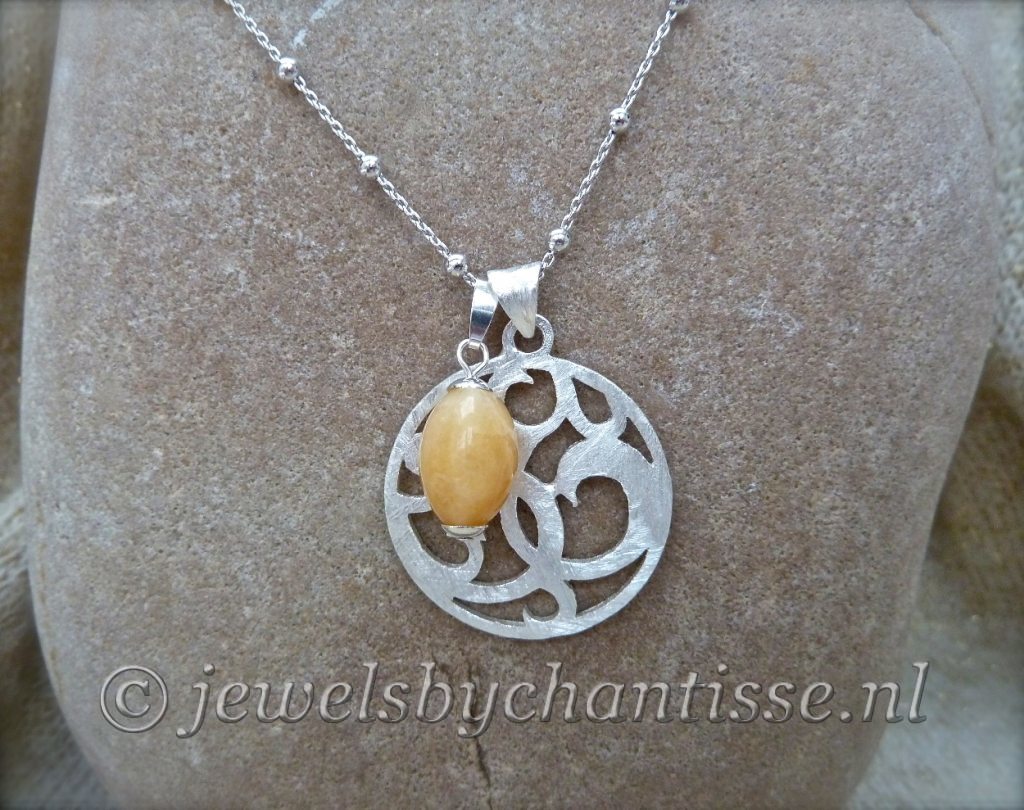 Bolletjesketting met Gesmeed Ornament