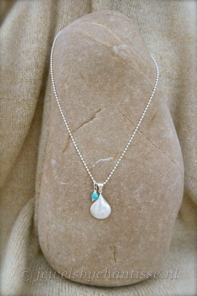 Bolletjesketting met Gesmede Druppel