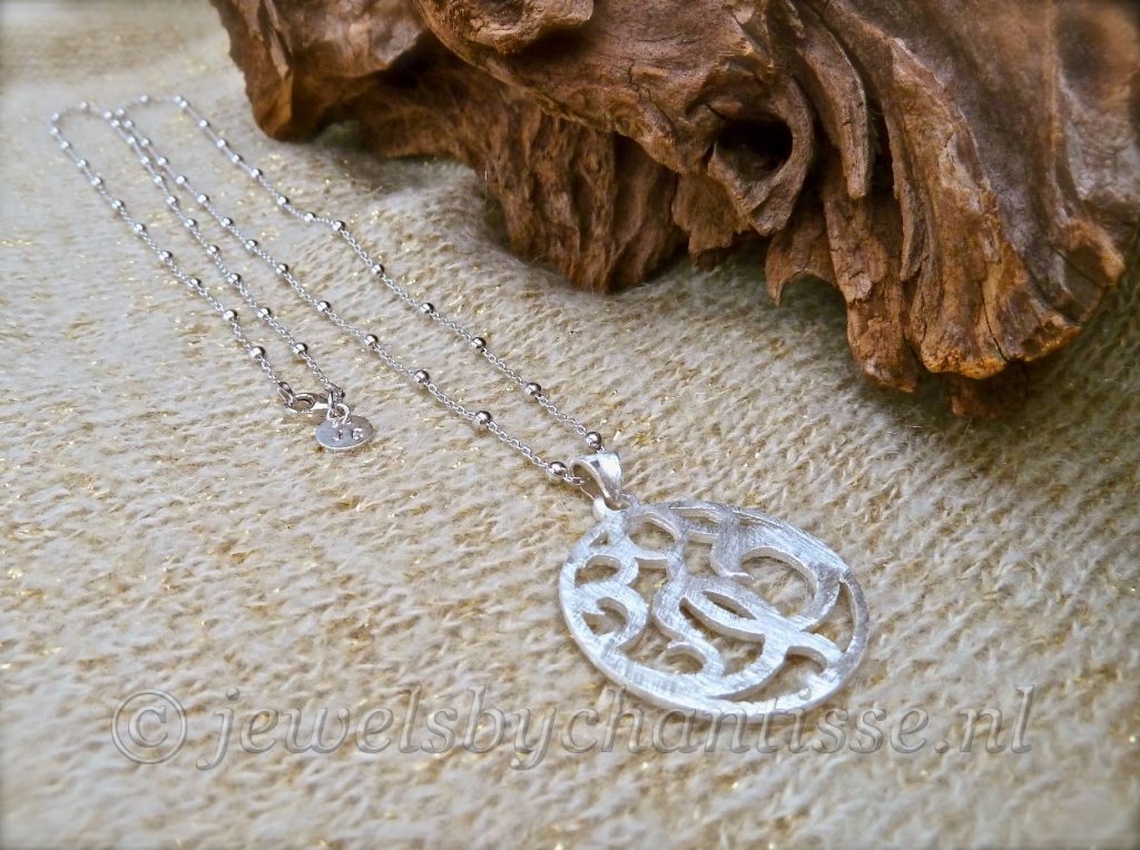 Bolletjesketting met Gesmeed Ornament