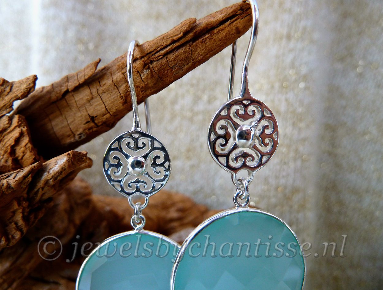 Zilveren Oorbellen met Chalcedoon