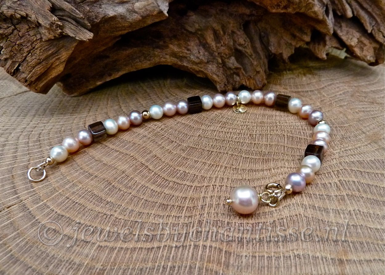 Gouden Parelarmband met Rookkwarts