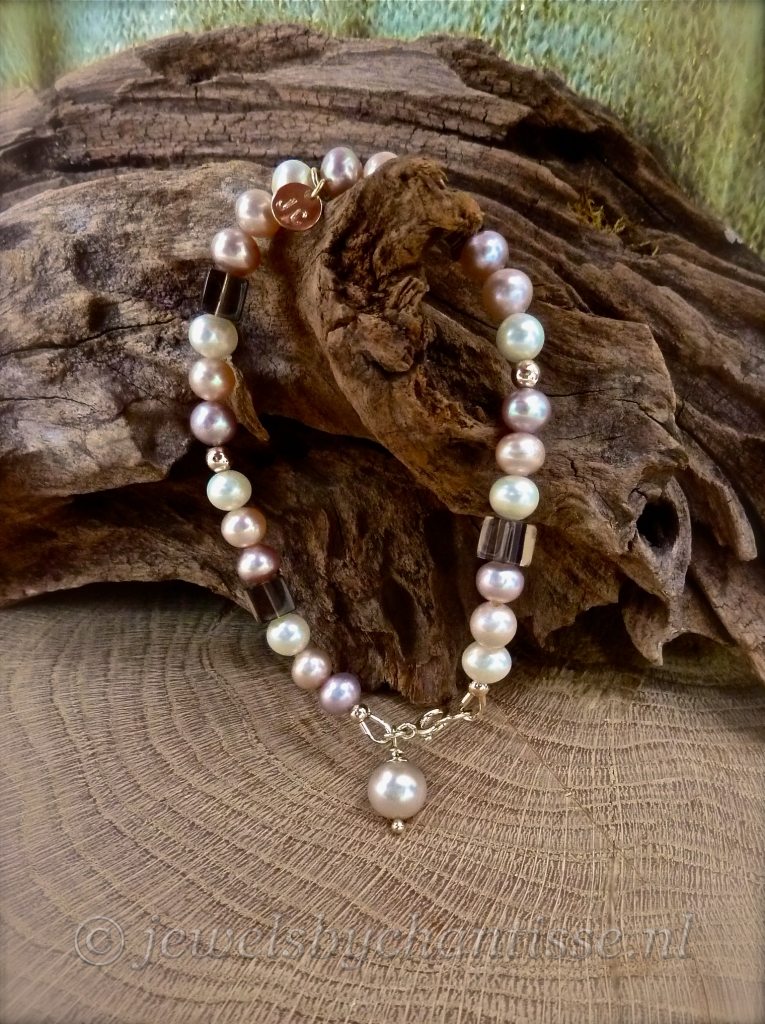 Gouden Parelarmband met Rookkwarts