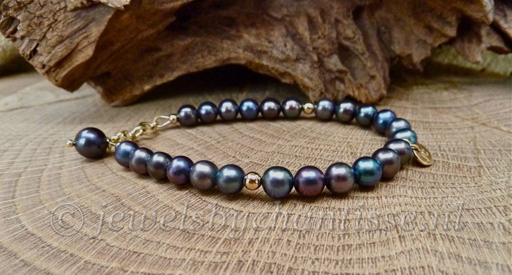 Gouden Zwarte Parelarmband