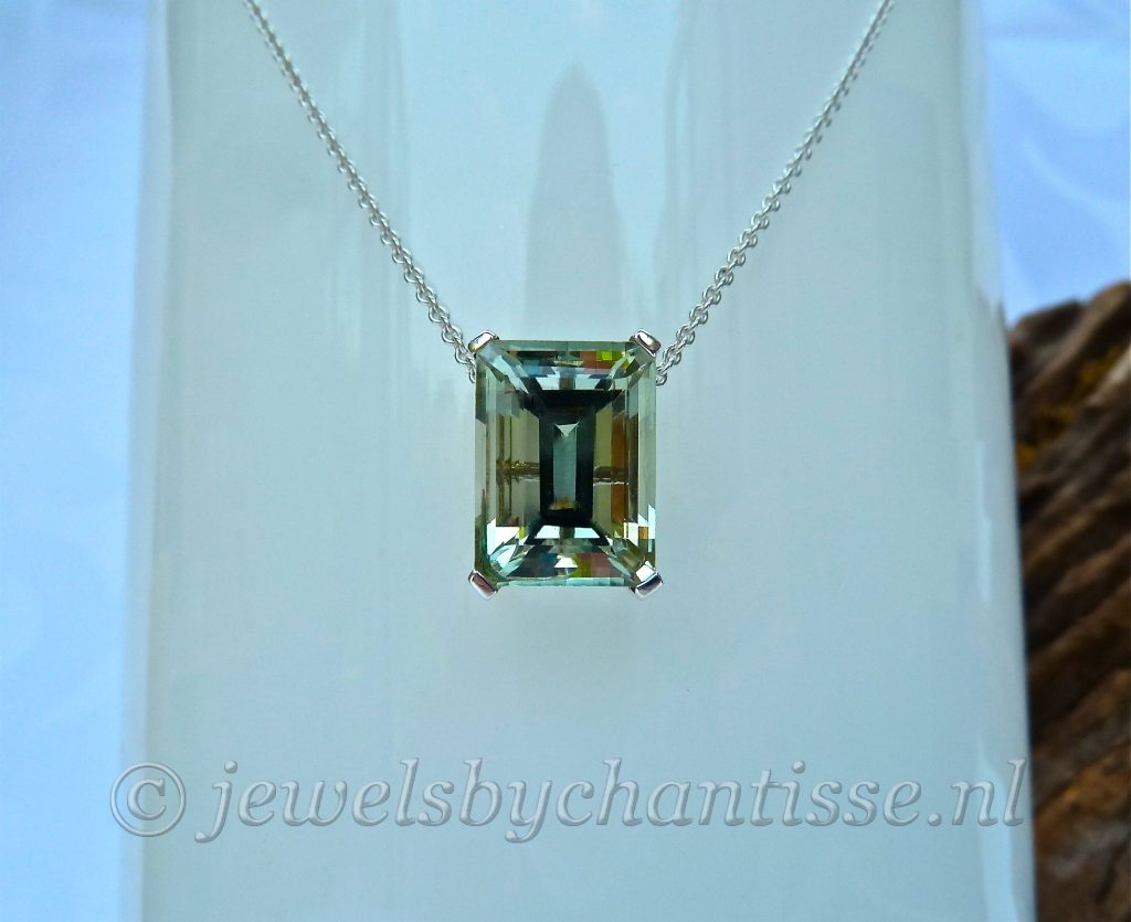 Witgouden Baguette Geslepen Prasioliet