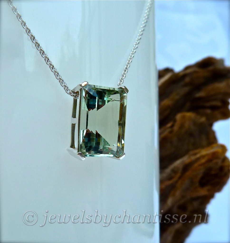 Witgouden Baguette Geslepen Prasioliet