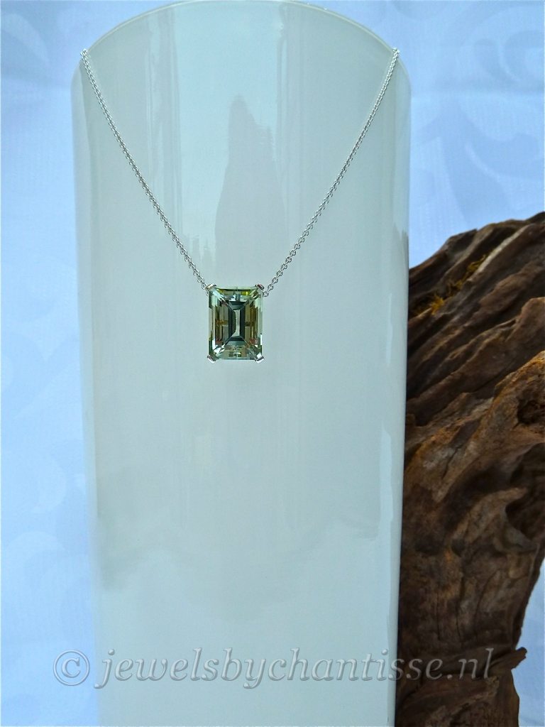 Witgouden Baguette Geslepen Prasioliet