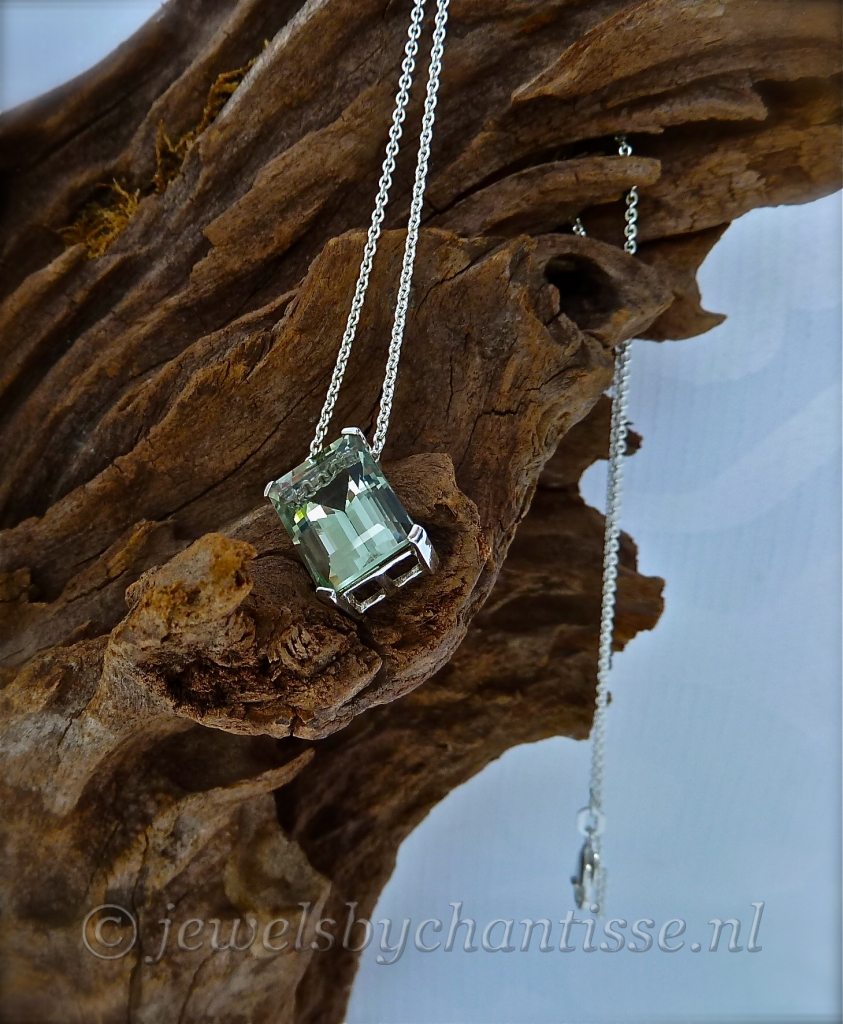 Witgouden Baguette Geslepen Prasioliet