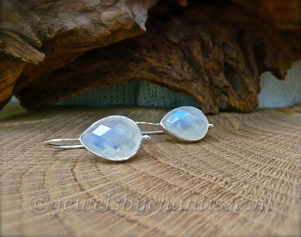 Zilveren Oorbellen met Maansteen