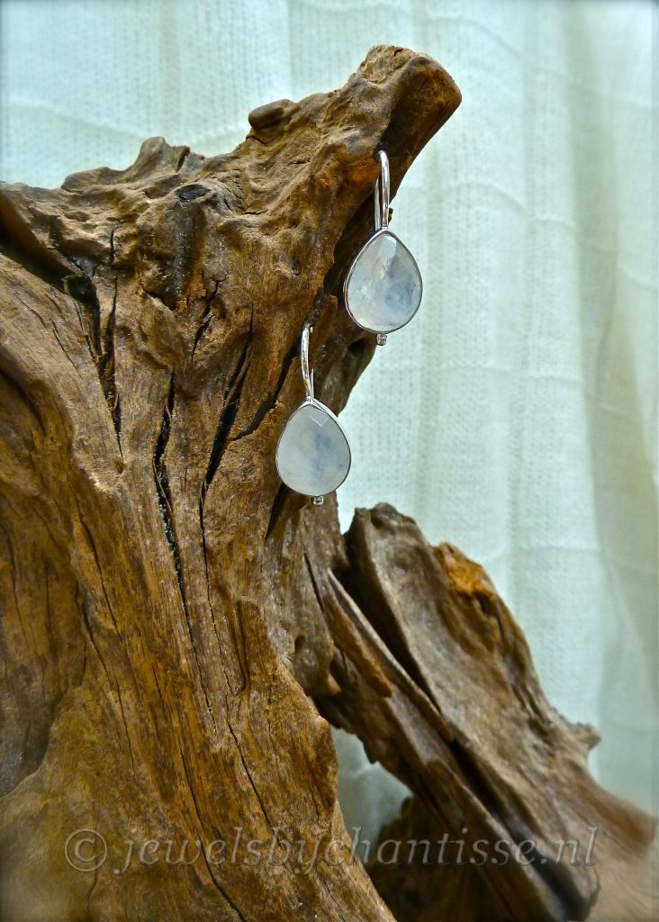 Zilveren Oorbellen met Maansteen