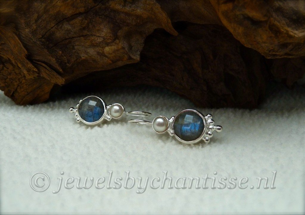 Zilveren Oorbellen met Labradoriet en Parels