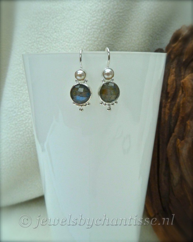 Zilveren Oorbellen met Labradoriet en Parels