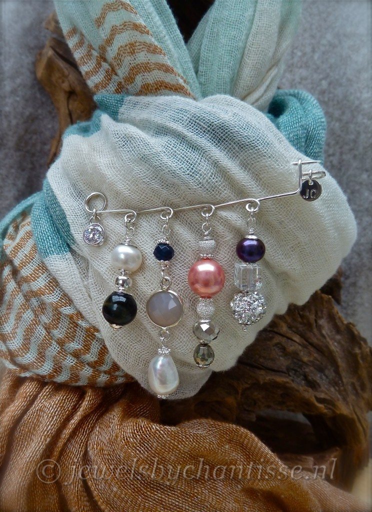 Zilveren Speld met Barokparel