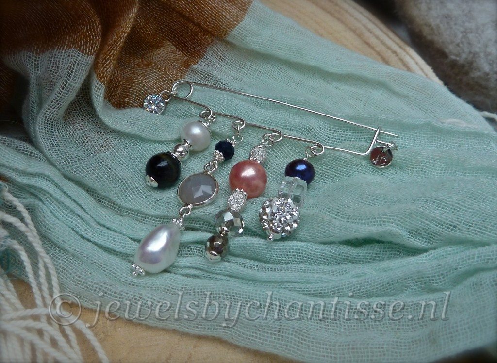 Zilveren Speld met Barokparel