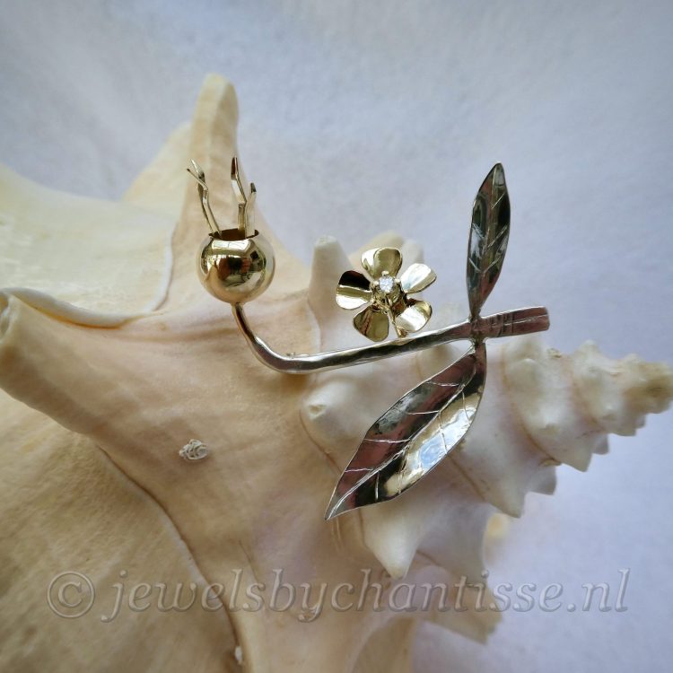 Gouden Mispel Broche