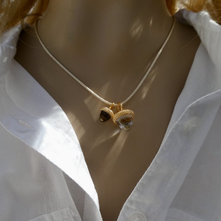 Zijden Ketting met Eikeltjes van Bohemian Quartz Glas